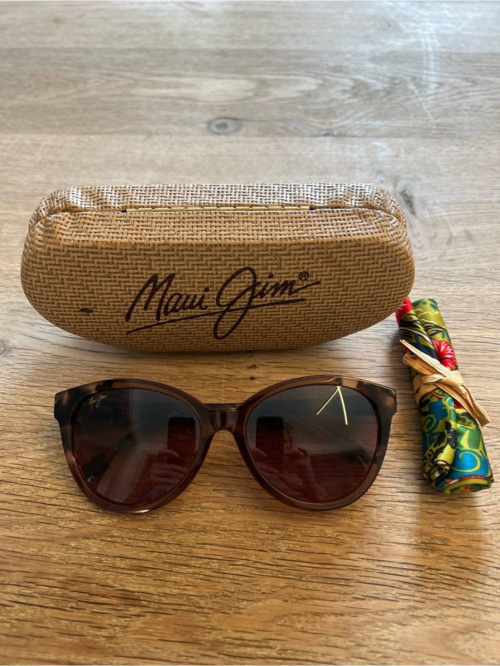 TITLE
Maui Jim Tortoise Polarized Sunglasses with Case & Pouch